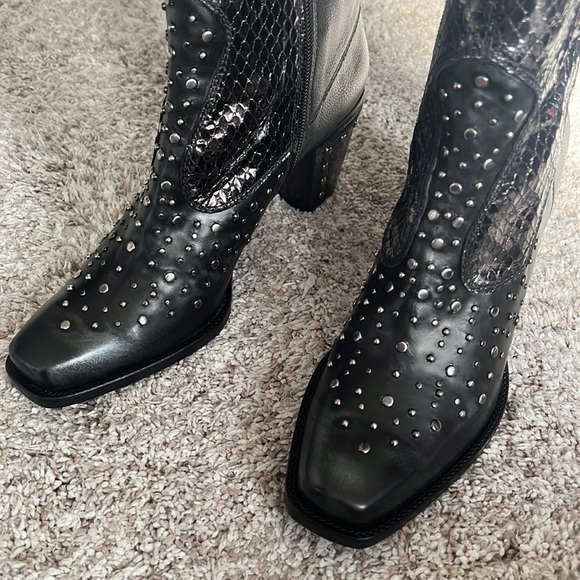 NIB Stuart Weitzman “Hillbilly” pewter metallic croc Leather studded Cowboy Boot - Picture 14 of 16